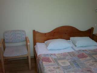 Хостелы Endla Hostel Хаапсалу Двухместный номер с 2 отдельными кроватями и общей ванной комнатой-5
